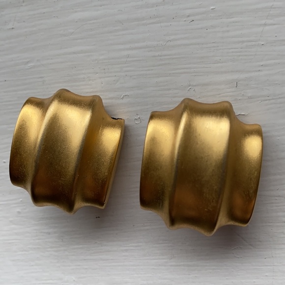 💥2 for $20💥 Vintage Gold Tone and Gold and RhinestoneClip On Earrings - Picture 5 of 5